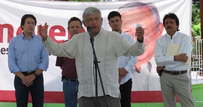 El líder nacional de Morena estuvo de gira en Colima donde aseguró que ya se pactó que la Gobernatura sea ganada por el PAN. Foto: Especial