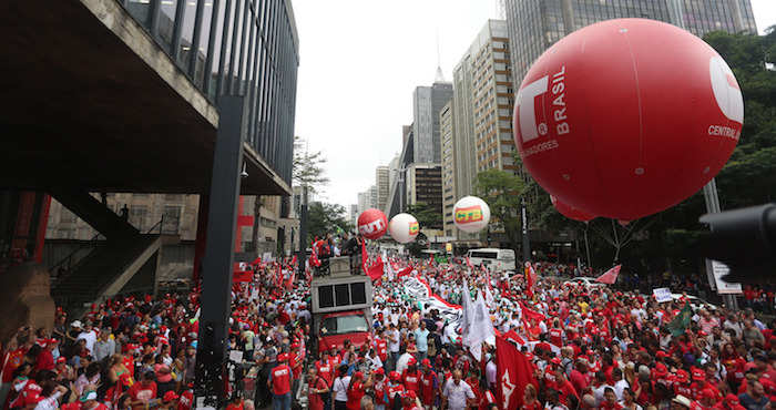 Millares Salieron a Las Calles En Contra Del Proceso De Juicio Político En Contra De Dilma Rousseff Foto Xinhua