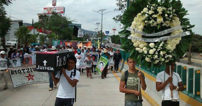 Miles salieron a las calles de Chilpancingo, Guerrero, para exigir justicia por el asesinato de los normalistas asesinados en 2011. Foto: Lenin Ocampo, El Sur