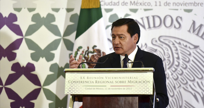 Osorio Chong sostuvo una reunión con los padres de los normalistas de Ayotzinapa tras cancelar una cita previa. Foto: Cuartoscuro