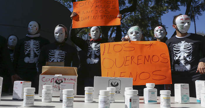 Manifestantes Con Vih sida Se Manifiestan En La Explanada Del Teatro Julio Prieto Foto Cuartoscuro