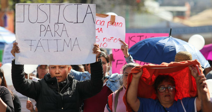 "De la indolencia a lo inhumano, la Jefa de Gobierno capitalino y el Presidente de la República exhibieron su miseria moral y su ineficacia gubernamental, ante la protesta femenina que hoy estremece las calles del país por los feminicidios ignorados por Sheinbaum y despreciados por AMLO". Foto: Graciela López, Cuartoscuro