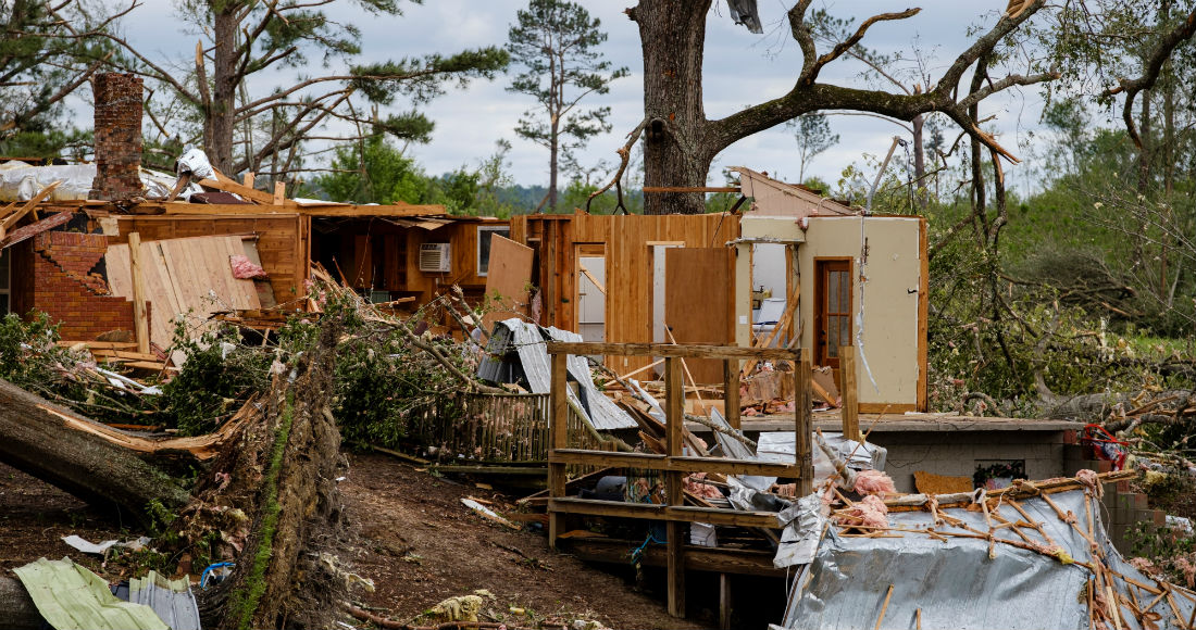 Una Casa Destruida Por Un Tornado En Estados Unidos