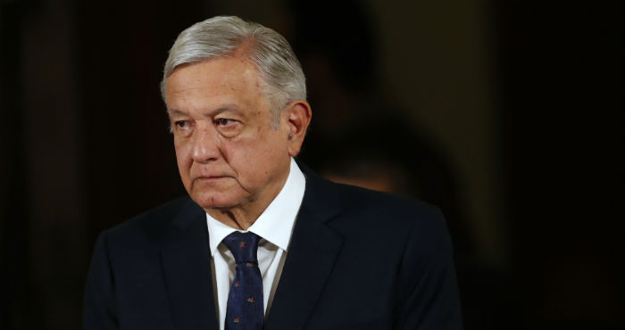 El Presidente Andrés Manuel López Obrador llega a su conferencia de prensa diaria en el Palacio Nacional de la Ciudad de México, el martes 24 de marzo de 2020.