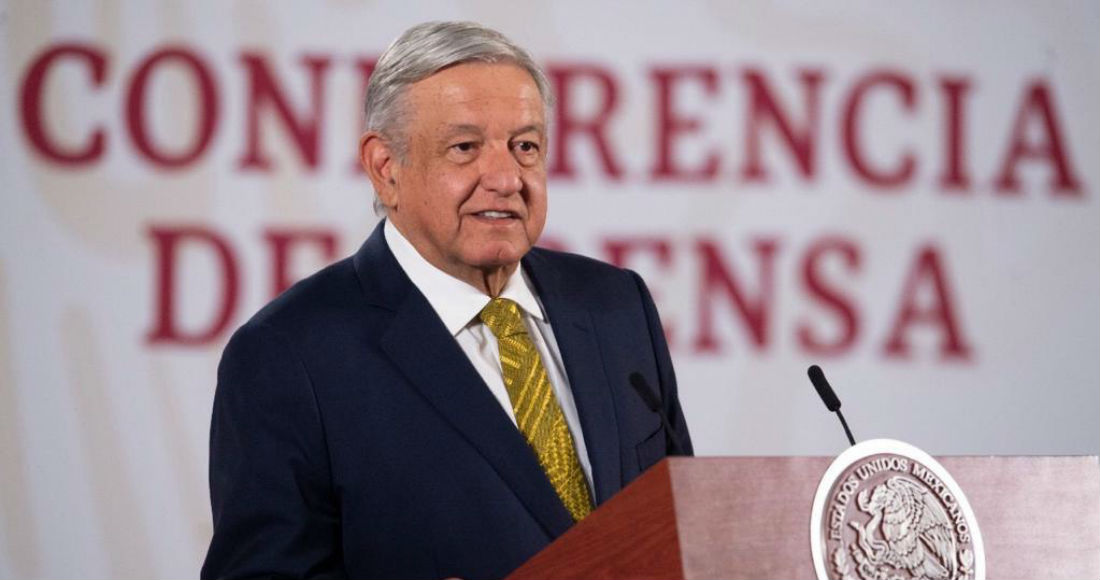 Andrés Manuel López Obrador, Presidente de México, se negó a hablar sobre lo que pasará con las investigaciones abiertas la Unidad de Inteligencia Financiera (UIF) en contra de Gerardo Ruiz Esparza, ex titular de la Secretaría de Comunicaciones y Transportes (SCT), quien murió ayer a los 70 años de un infarto cerebral. Foto: Gobierno de México