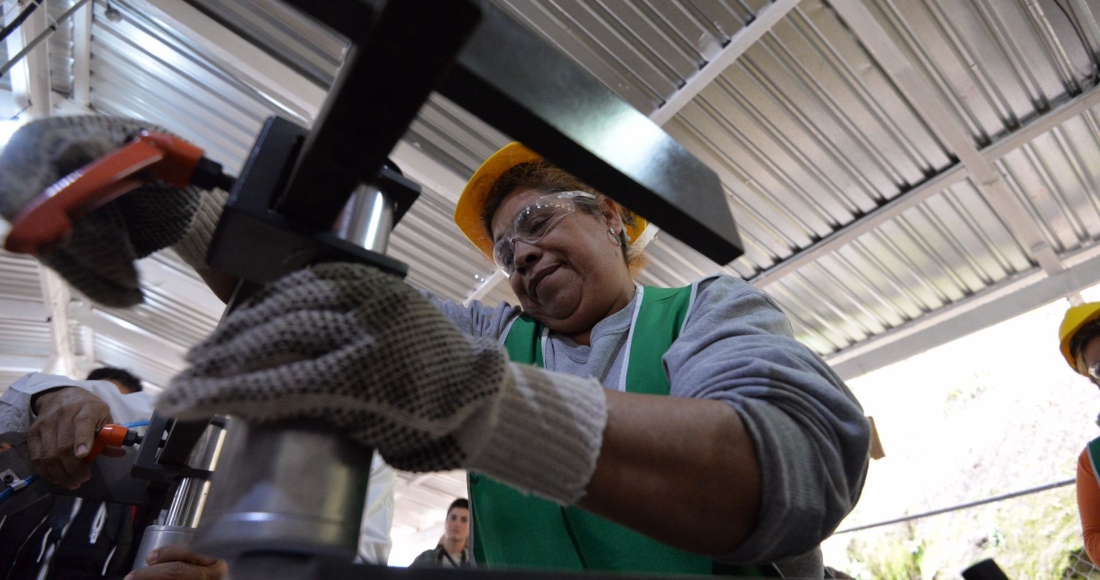 industria-mujeres-trabajando-obreras