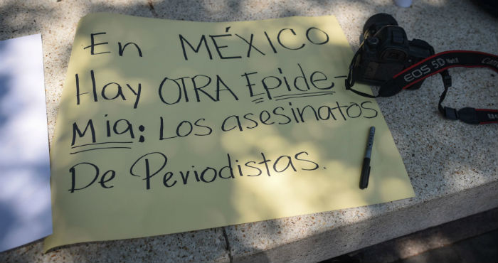 "El caso de María Elena si bien nos refiere a la más terrible realidad a la que se enfrenta la prensa en México, la pandemia también ha puesto en evidencia esas otras violencias que existen, que no se reconocen y poco se nombran: las muy diversas amenazas políticas y la precaria condición laboral del periodismo". Foto: Victoria Razo, Cuartoscuro