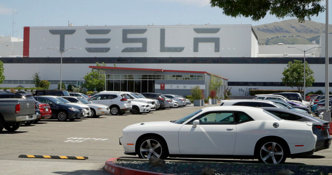 estacionamiento-tesla-california-reanuda-produccion-elon-musk