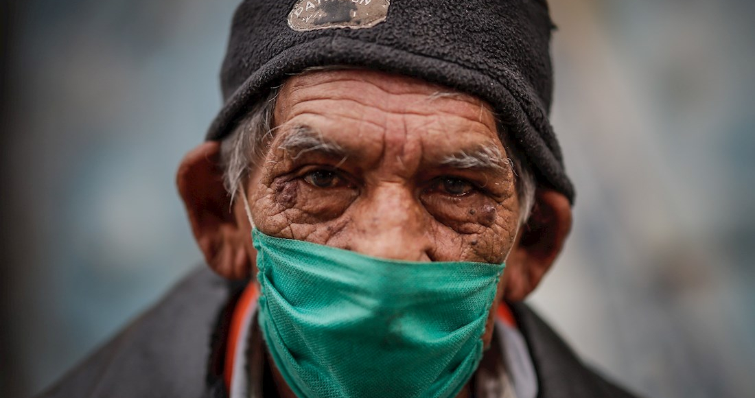 hombre-anciano-gorra-latinoamerica-cubrebocas-coronavirus