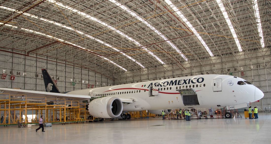 Aeromexico avión hangar