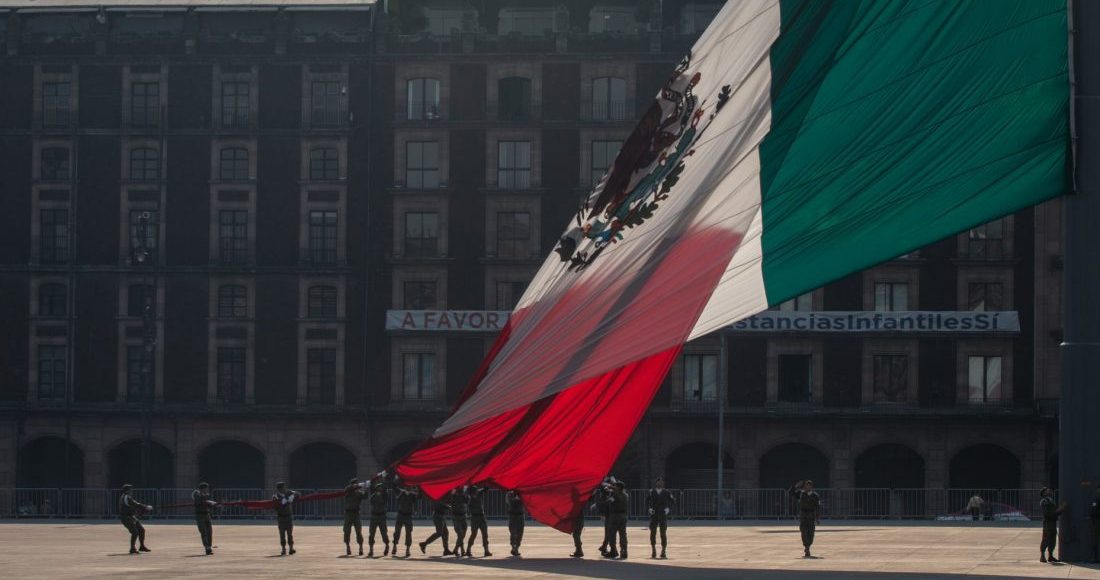 bandera-mexico-zocalo