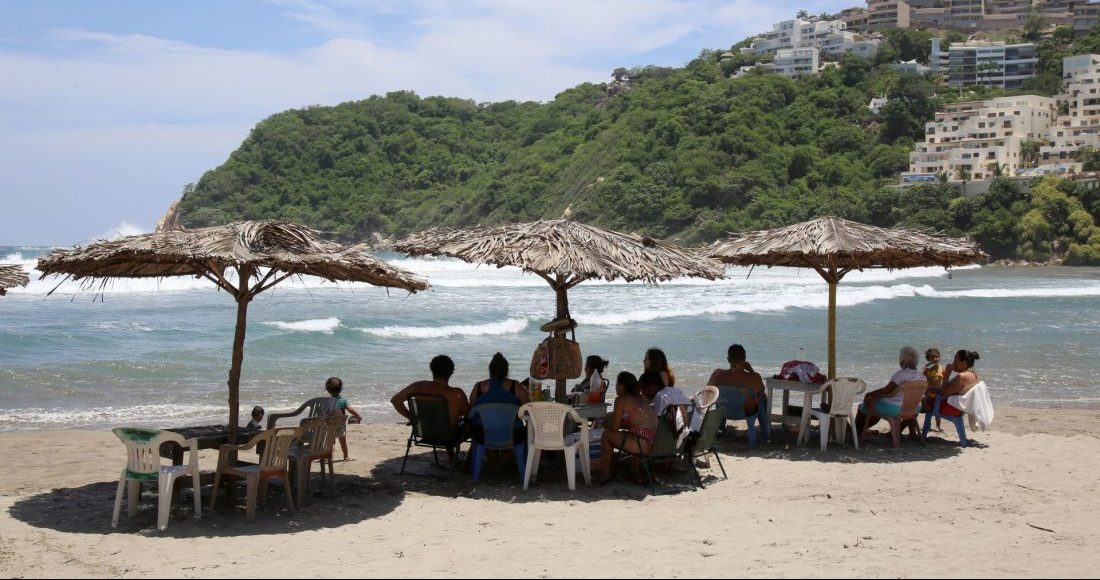 playa-acapulco-turistas