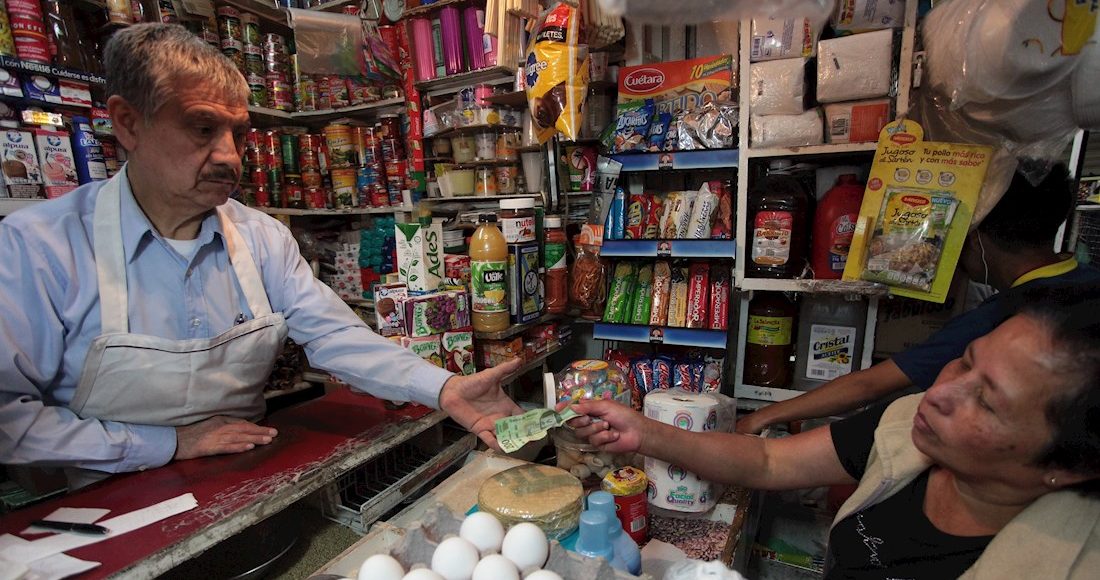 compras-alimentos-tiendita-mujer-coronavirus