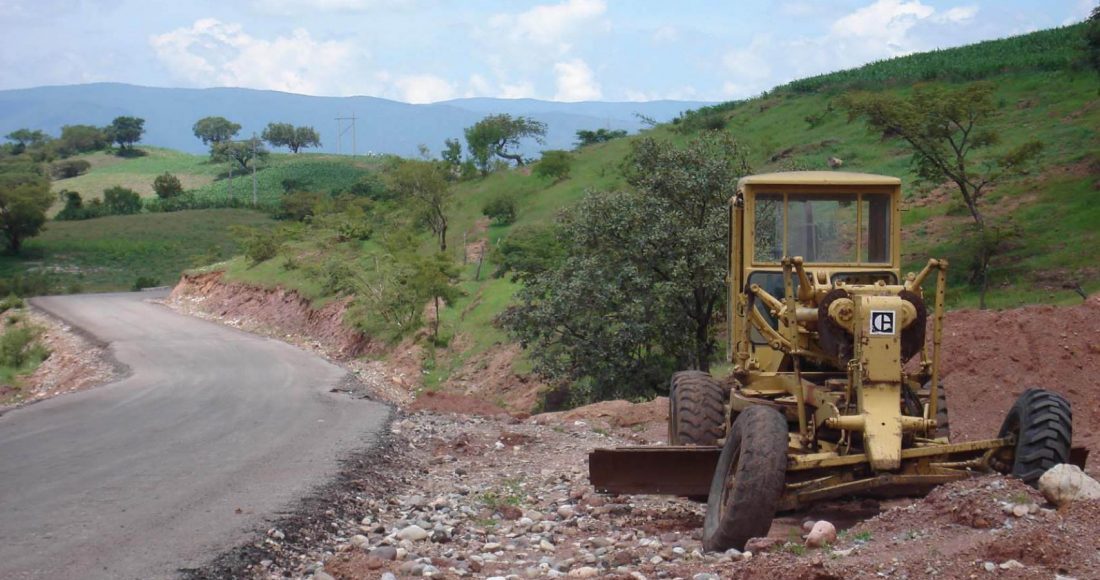 maquina-construccion-carretera