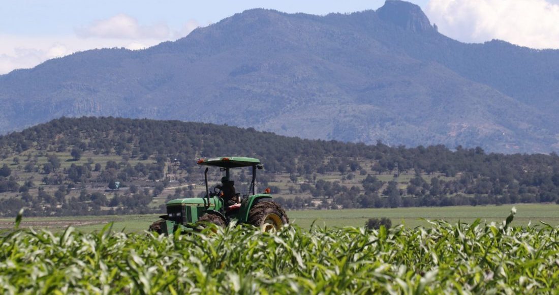 agricultura-campo-verde-tractor