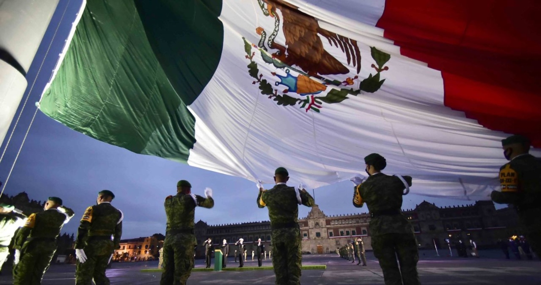 bandera-mexico-soldados