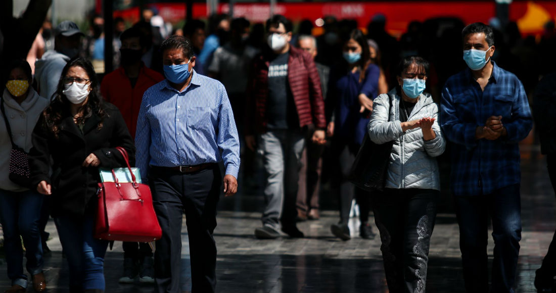 La gente continúa retomando sus actividades en el primer cuadro de la Ciudad de México.