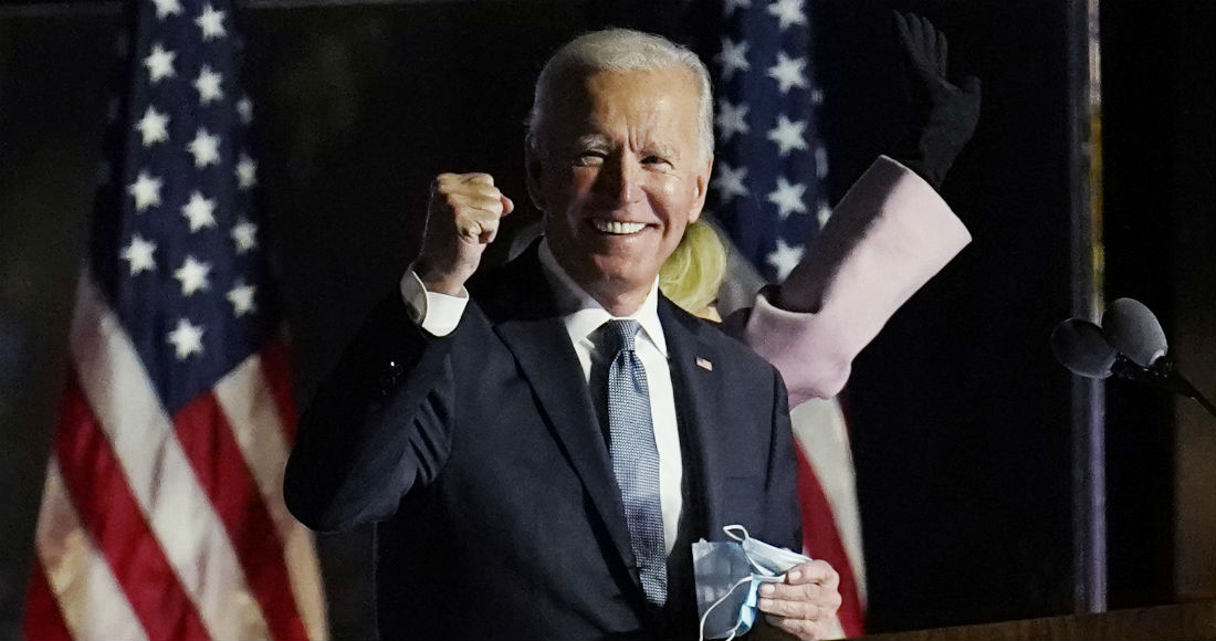 El candidato presidencial demócrata Joe Biden habla a sus partidarios la madrugada del miércoles 4 de noviembre de 2020 en Wilmington, Delaware.