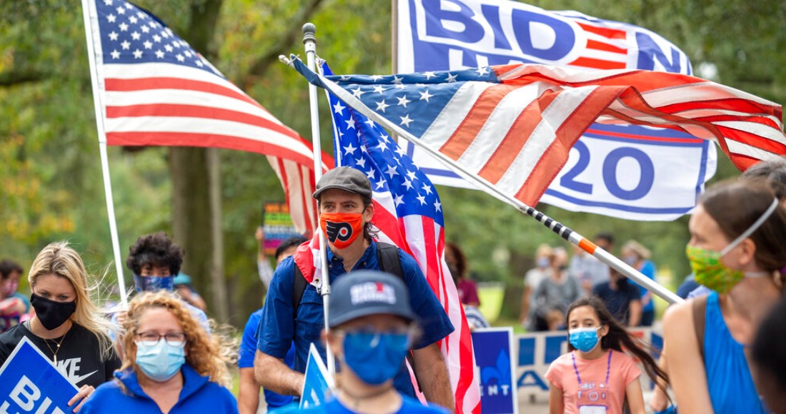 Simpatizantes de Joe Biden y de Kamala Harris marchan en Nueva Orleans, el domingo 8 de noviembre de 2020. Foto: Chris Grange, The Advocate vía AP