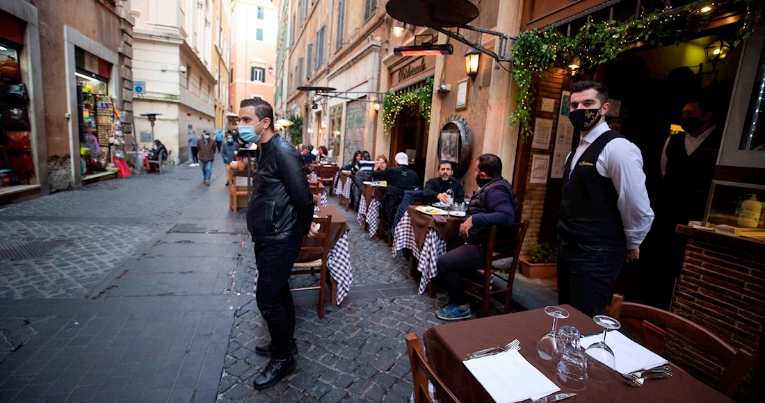 italia-restaurante-calle-mesero