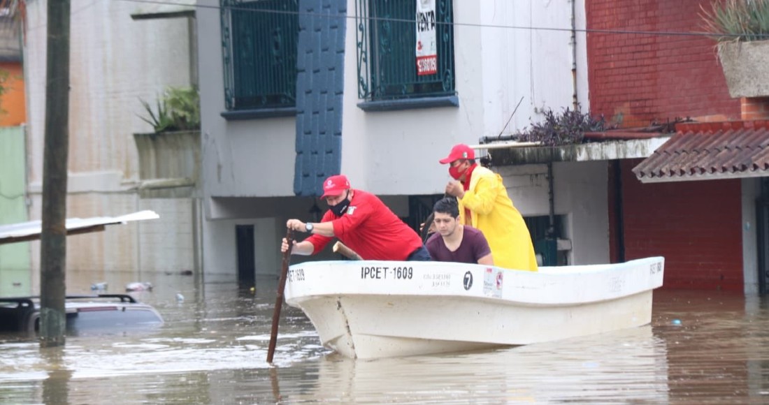 Debido a las fuertes lluvias y al mal manejo de las presas, Tabasco ha sufrido inundaciones en varias zonas. Foto: @adan_augusto