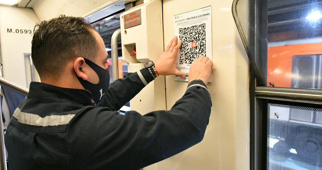 La finalidad de estas imágenes es que los usuarios al escanear los códigos QR serán notificados en caso de que alguien que viajaba en el mismo lugar dé positivo a COVID-19. Foto: SCT Metro