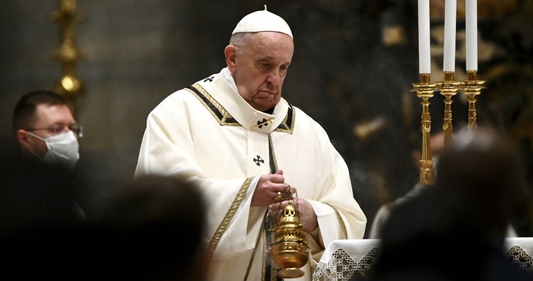 El Papa Francisco oficia misa en vísperas de Navidad el jueves 24 de diciembre del 2020 en la Basílica de San Pedro, en el Vaticano.