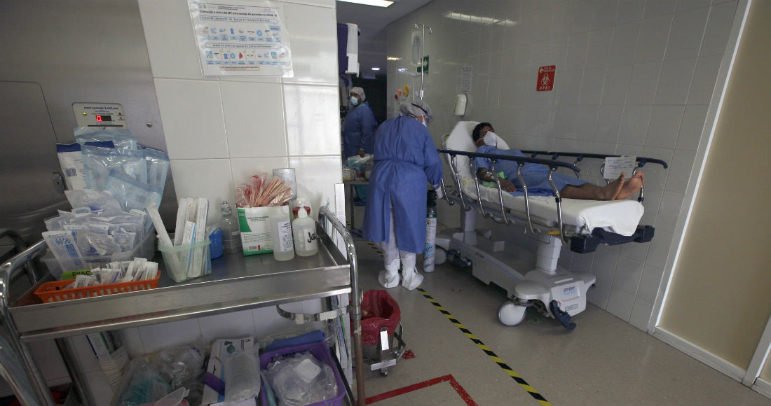 Un Paciente Que Acaba De Dar Positivo Por Covid Yace En Una Cama En La Sala De Emergencias Del Hospital General Ajusco Medio De La Ciudad De México El Miércoles De Diciembre De