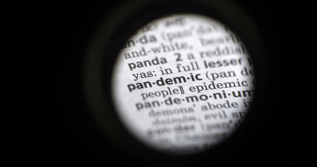 El Merriam-Webster y dictionary.com declararon "pandemia" como la palabra del año. En esta imagen se muesta la palabra "pandemic" (pandemia) en un diccionario en Washington. Foto: Jenny Kane, AP