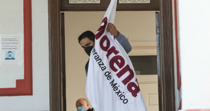 "Ahora se sostiene que mundialmente los partidos políticos han entrado en declive, que probablemente la sociedad se tendrá que avenir sin ellos".