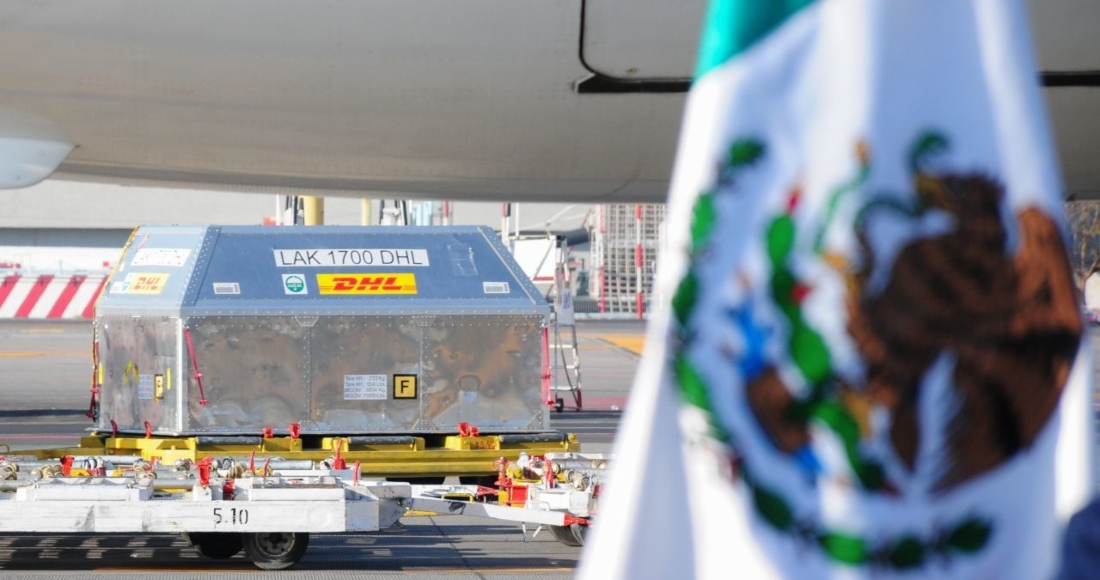 bandera-mexico-contenedor-vacunas-dhl