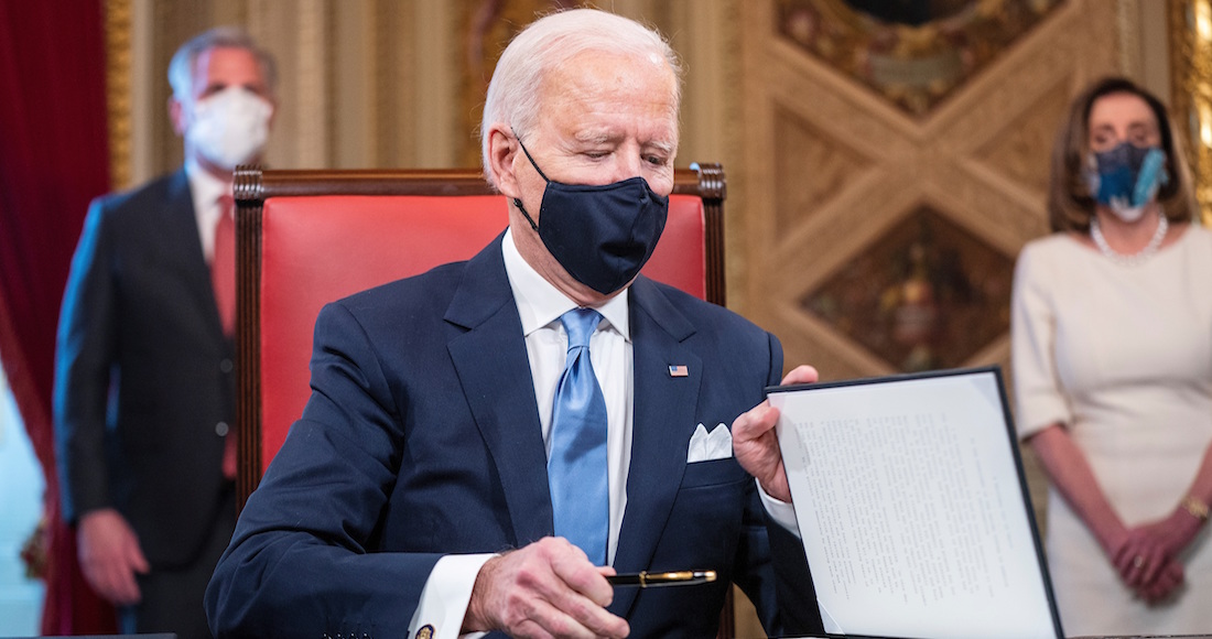 BIDEN-FIRMA-DECRETOS