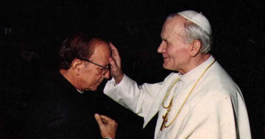 El padre Marcial Maciel, fundador de la congregación de los Legionarios de Cristo, y el entonces Papa Juan Pablo II.