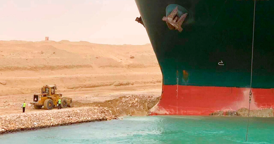 barco-encalla-canal-suez