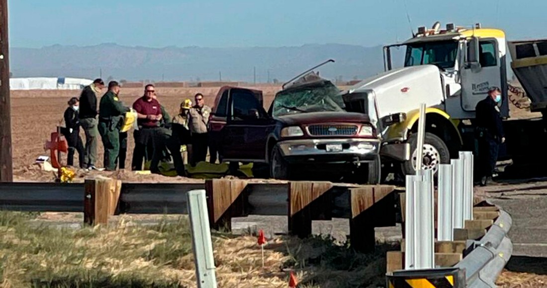 La escena después del accidente vial en Holtville, California, el 2 de marzo del 2021. Foto tomada de KYMA.