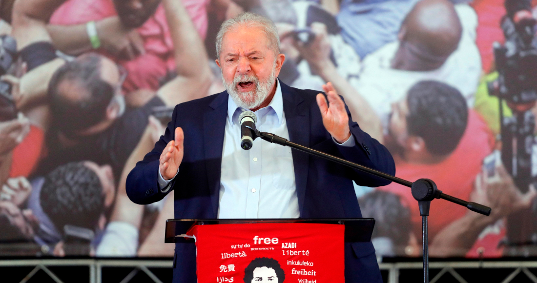 El expresidente brasileño Luiz Inácio Lula da Silva habla durante una rueda de prensa pública hoy, en Sao Bernardo do Campo (Brasil).