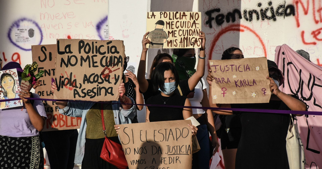 Mujeres exigen justicia por los feminicidios de Victoria Salazar, cuando era arrestada violentamente por policías; y por el asesinato de Karla, conductora de taxi brutalmente asesinada en Holbox.