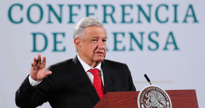 El Presidente Andrés Manuel López Obrador en su conferencia de prensa matutina del 8 de abril de 2021.