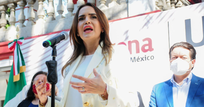 Clara Luz Flores, candidata de Morena a la gubernatura de Nuevo León.