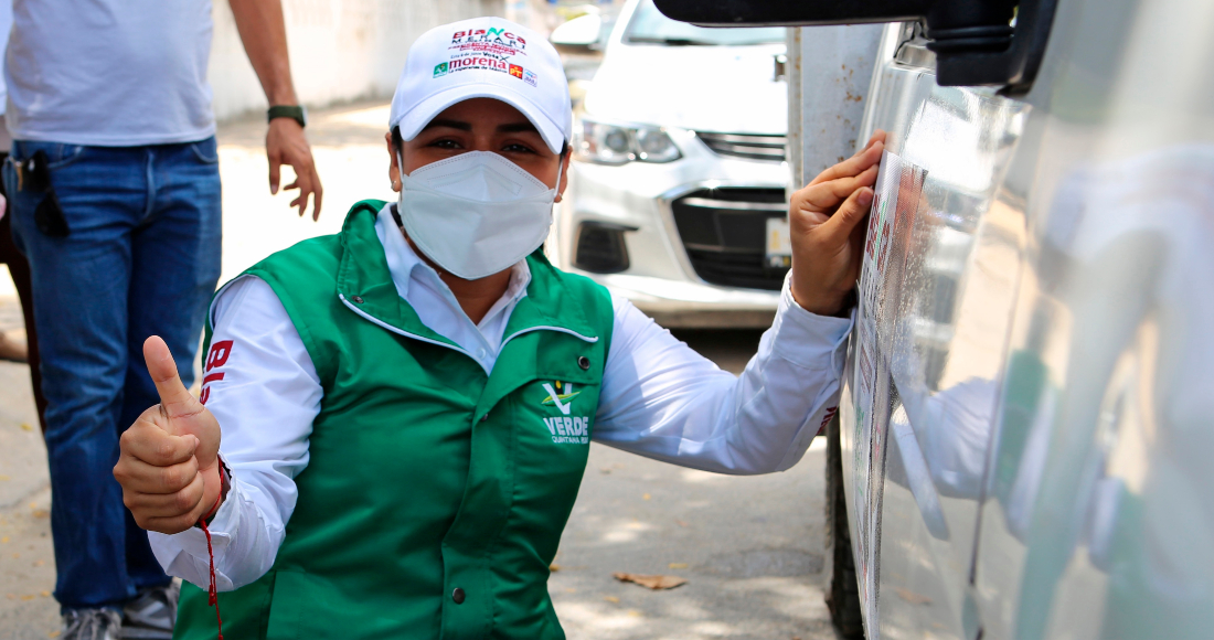 Fotografía fechada el 11 de mayo de 2021. que muestra a la candidata a la Presidencia Municipal de Puerto Morelos, por la coalición "JuntosHaremos Historia", Blanca Merari Tziu Muñoz, en labor de campaña, en el municipio de Puerto Morelos en el estado de Quintana Roo (México).