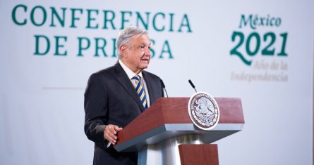 El Presidente Andrés Manuel López Obrador frente a la prensa este viernes.