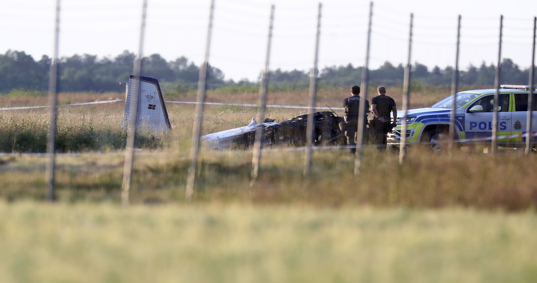 El Avión Estalló En Llamas Al Estrellarse