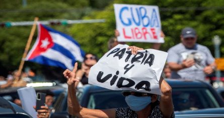 José Miguel Vivanco, director de HRW, subrayó que "protestar es un derecho, no un crimen".