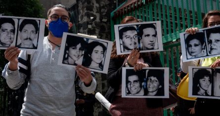 Protesta afuera de la Embajada de Cuba