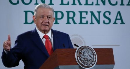 El Presidente Andrés Manuel López Obrador durante la conferencia matutina en Palacio Nacional.