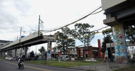 A tres meses del derrumbe de dos trenes del Metro en la estación Olivos de la Línea 12, la zona cero se mantiene resguardada por elementos de la policía.