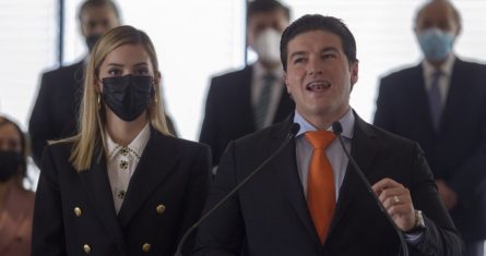 Samuel García Sepúlveda, Gobernador de Nuevo León, y su esposa, la influencer Mariana Rodríguez Cantú.