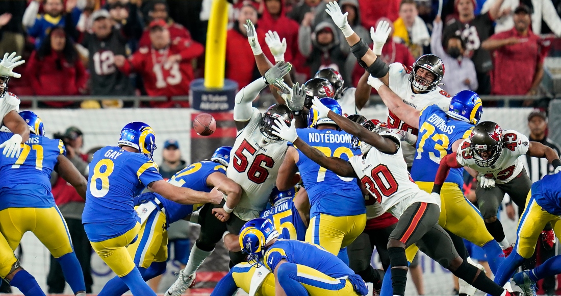 Matt Gay De Los Rams De Los Ángeles Patea El Gol De Campo De La Victoria En Contra De Los Buccaneers De Tampa Bay Durante La Segunda Mitad Del Partido De La Nfl En La Ronda Divisional De Los Playoffs El Domingo De Enero De En Tampa Fla