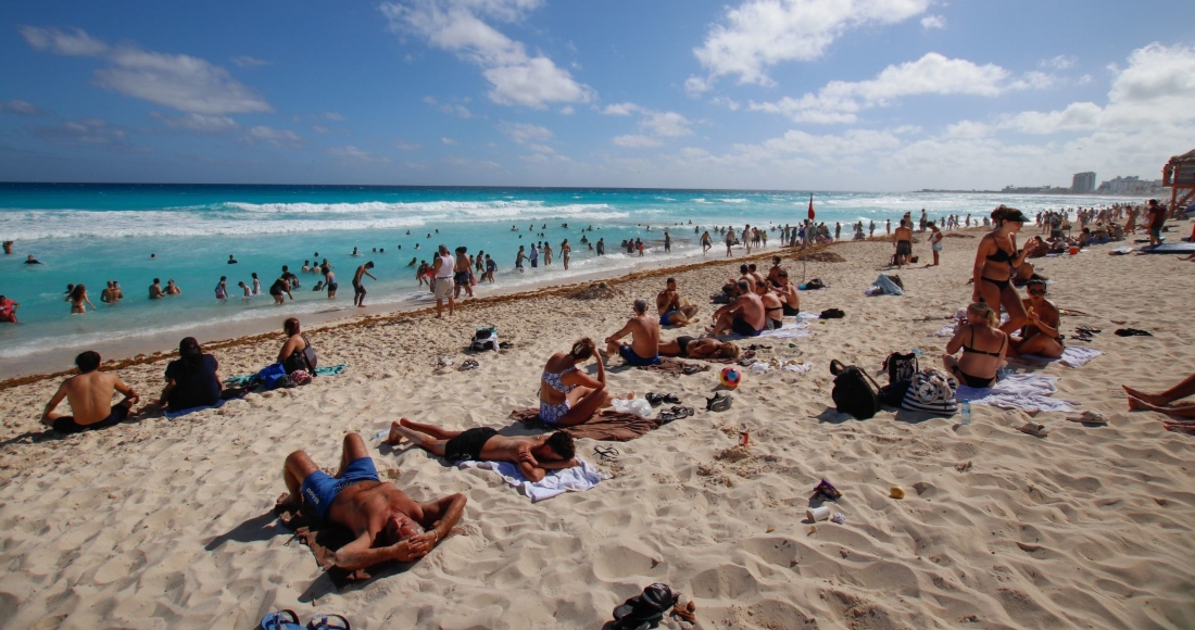 Turistas Nacionales Y Extranjeros Disfrutaron De El último Día De Las Vacaciones De Invierno En Las Playas De Cancún