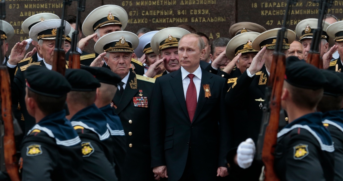 El Presidente De Rusia Vladimir Putin Asiste a Un Desfile Por El Día De La Victoria En Sebastopol Crimea El De Mayo De